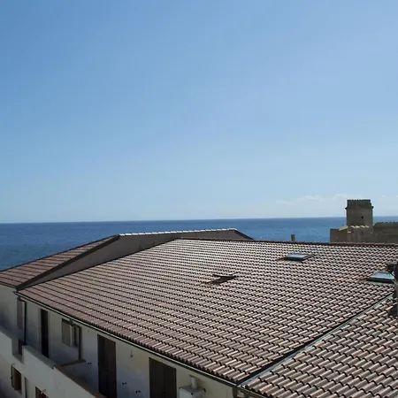 B&B Four Winds 50Mt Spiaggia & Castello Aragonese Wifi & Ac Le Castella (Calabria)