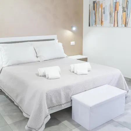 B&B Four Winds 50Mt Spiaggia & Castello Aragonese Wifi & Ac