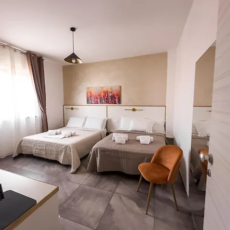 B&B Four Winds 50Mt Spiaggia & Castello Aragonese Wifi & Ac Bed & Breakfast