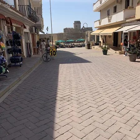 Couette-café B&B Four Winds 50Mt Spiaggia & Castello Aragonese Wifi & Ac