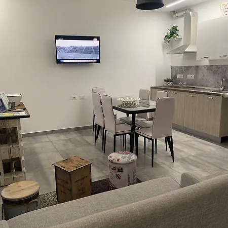 B&B Four Winds 50Mt Spiaggia & Castello Aragonese Wifi & Ac Bed & Breakfast