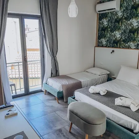 Couette-café B&B Four Winds 50Mt Spiaggia & Castello Aragonese Wifi & Ac 4*