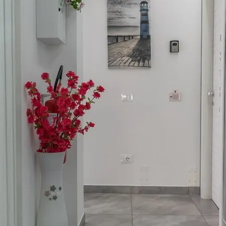 B&B Four Winds 50Mt Spiaggia & Castello Aragonese Wifi & Ac Couette-café Le Castella (Calabria)