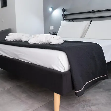 Couette-café B&B Four Winds 50Mt Spiaggia & Castello Aragonese Wifi & Ac 4*