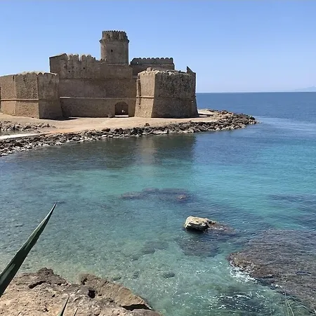 B&B Four Winds 50Mt Spiaggia & Castello Aragonese Wifi & Ac 4* Le Castella (Calabria)